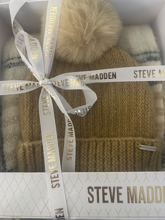 Steve Madden Other - New Steve Madden Hat and Scarf Set